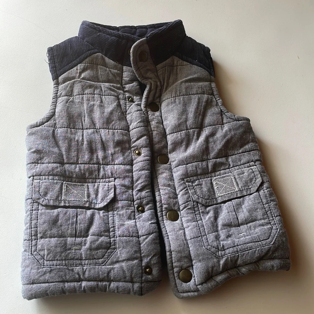 Genuine kids from OshKosh B’Gosh size 18 month vest, gray and navy blue